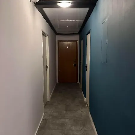 Hostel One World *